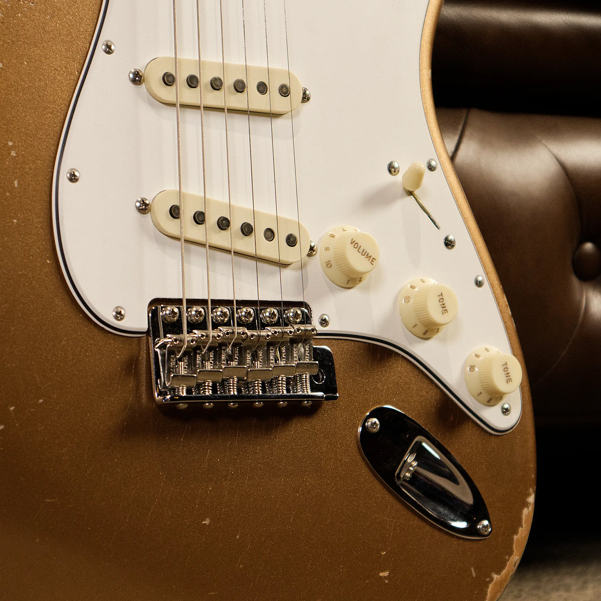 Fender Custom Shop 1967 Stratocaster Relic w/ Closet Classic Hardware (Aged Firemist Gold)