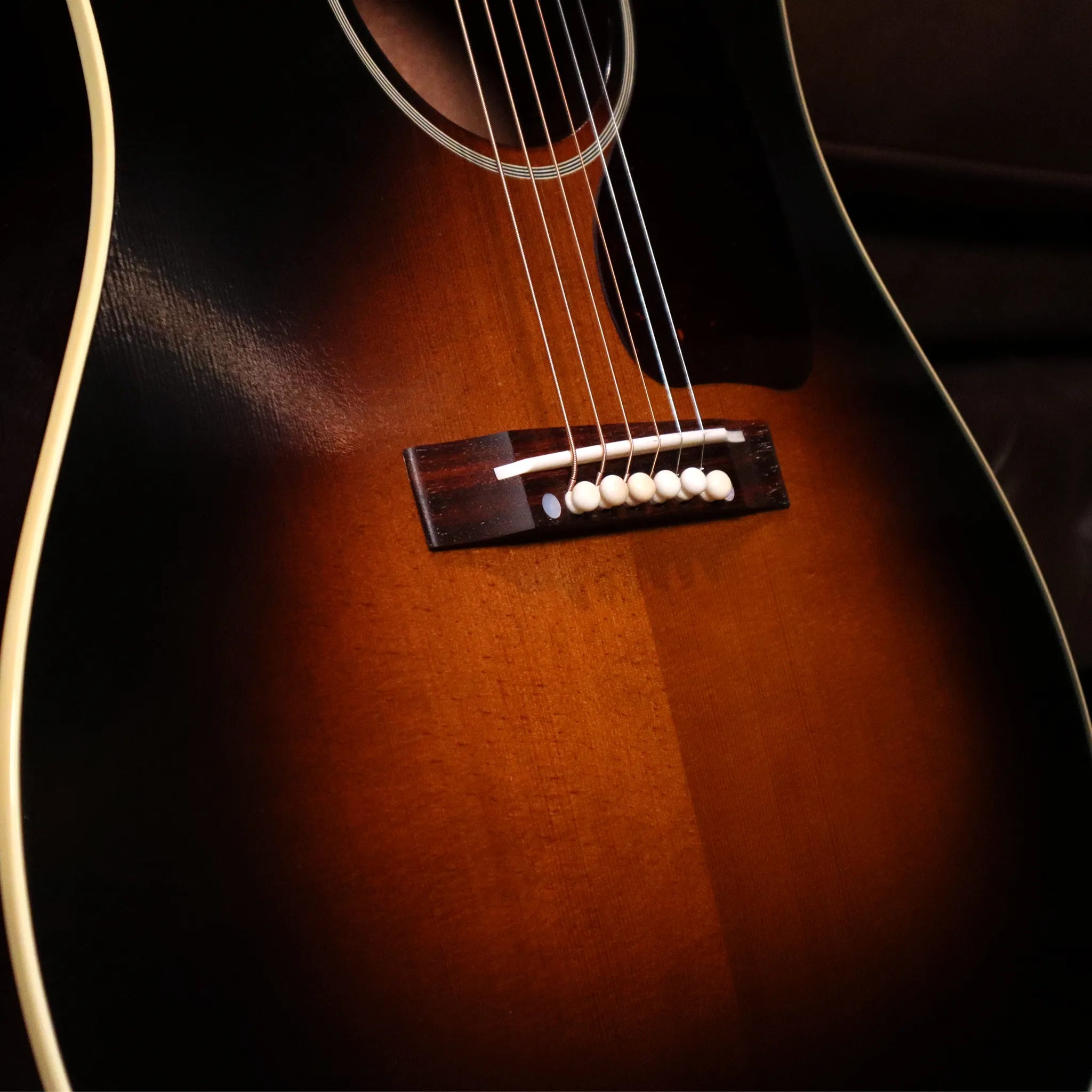 Gibson Custom Shop 1942 Banner J-45 (Vintage Sunburst) Belly