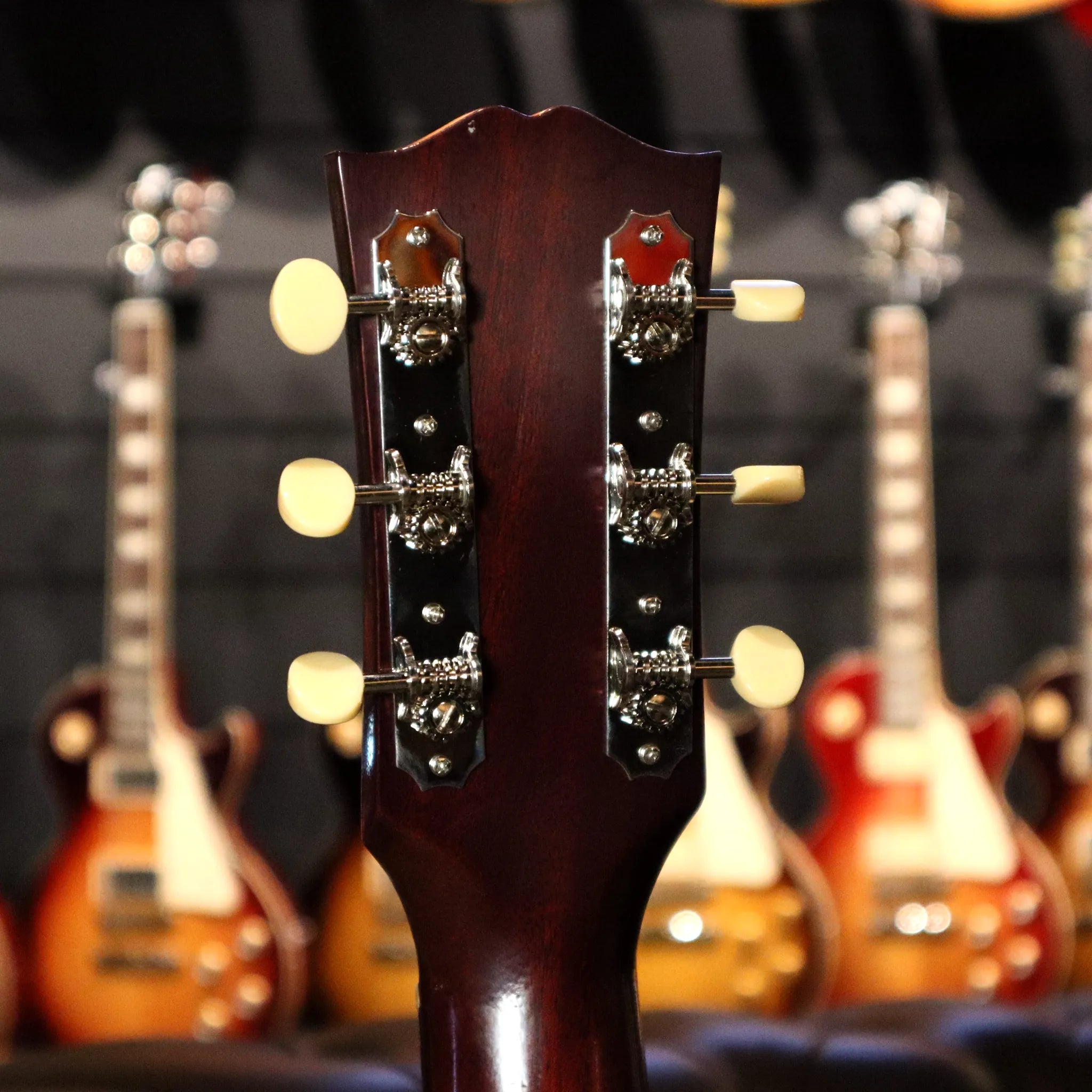 Gibson Custom Shop 1942 Banner J-45 (Vintage Sunburst) Headstock Back
