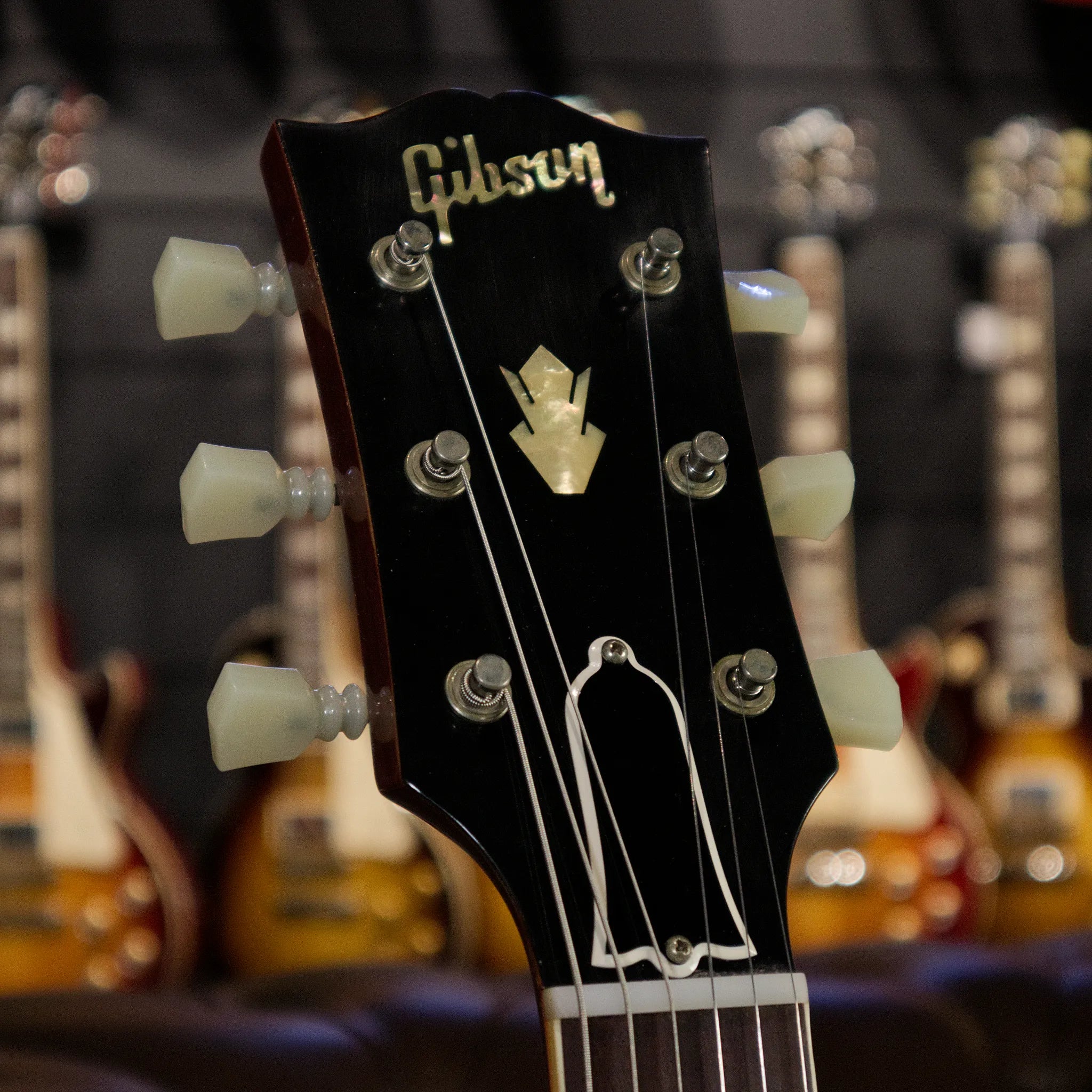 Gibson Custom Shop 1964 SG Standard Reissue Maestro Vibrola VOS (Cherry Red)