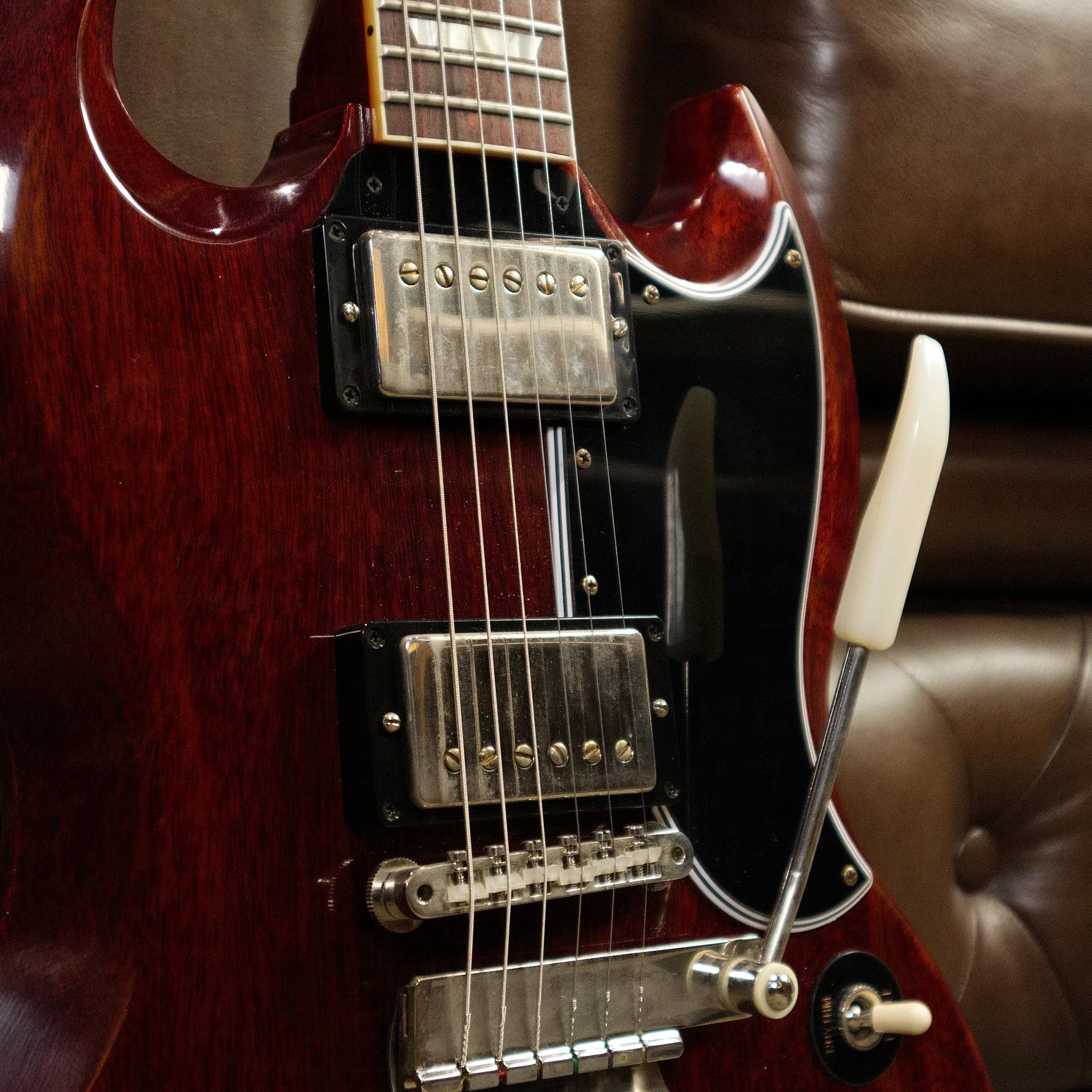Gibson Custom Shop 1964 SG Standard Reissue Maestro Vibrola VOS (Cherry Red)
