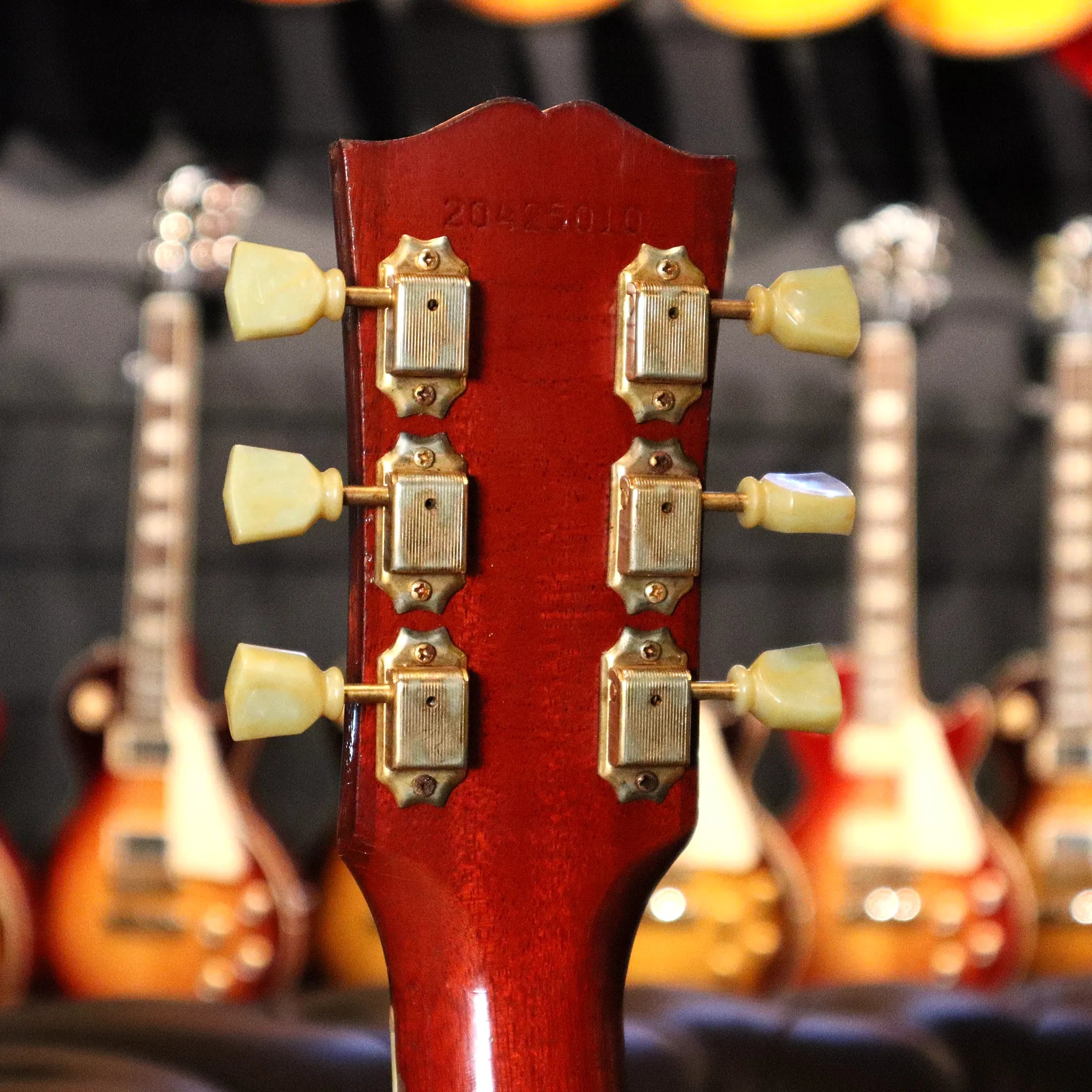 Gibson Custom Shop Murphy Lab 1960 Hummingbird Heavy Aged (Washed Cherry Sunburst) Headstock Back