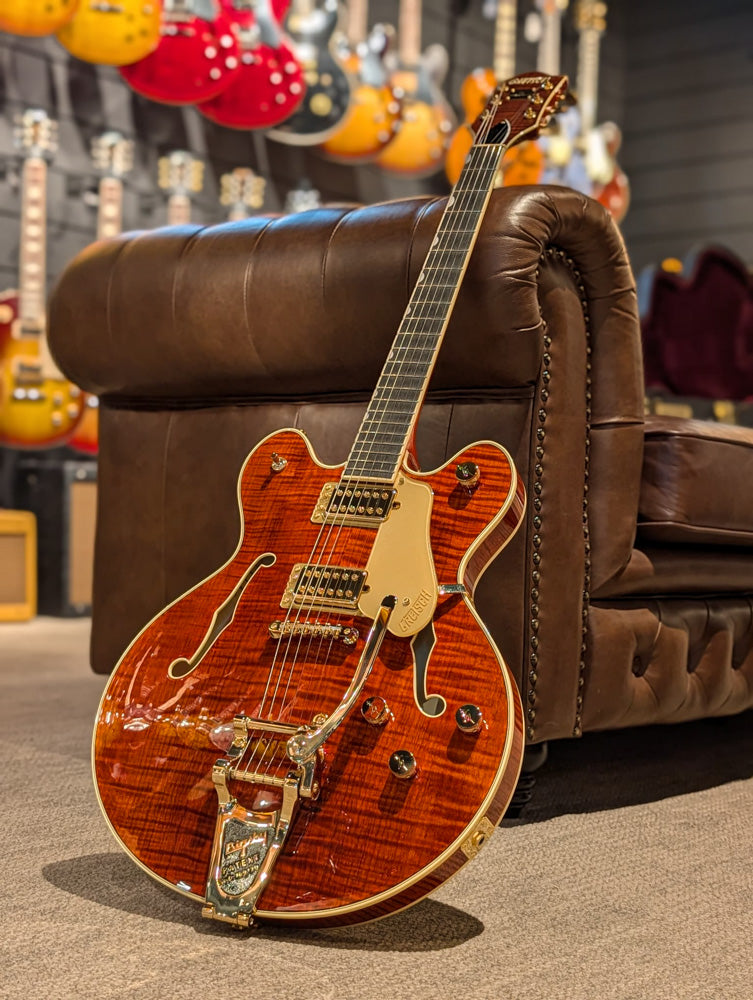 Gretsch Broadkaster LX Figured ; Gretsch Broadkaster LX Centre Block with Bigsby Bourbon Stain Full View ; Gretsch Broadkaster LX Centre Block with Bigsby Bourbon Stain Body View ; Gretsch Broadkaster LX Figured Center Block w/ Bigsby (Bourbon Stain) ; Gretsch Broadkaster LX Centre Block with Bigsby Bourbon Stain Back View