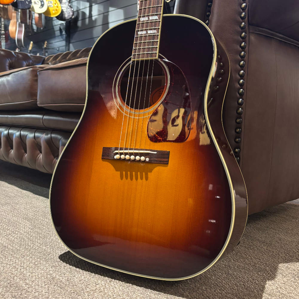 Pre-Owned Gibson Custom Shop Sheryl Crow Southern Jumbo Body View ; Pre-Owned Gibson Custom Shop Sheryl Crow Southern Jumbo Headstock Front ; Pre-Owned Gibson Custom Shop Sheryl Crow Southern Jumbo Back View ; Pre-Owned Gibson Custom Shop Sheryl Crow Southern Jumbo Headstock Back