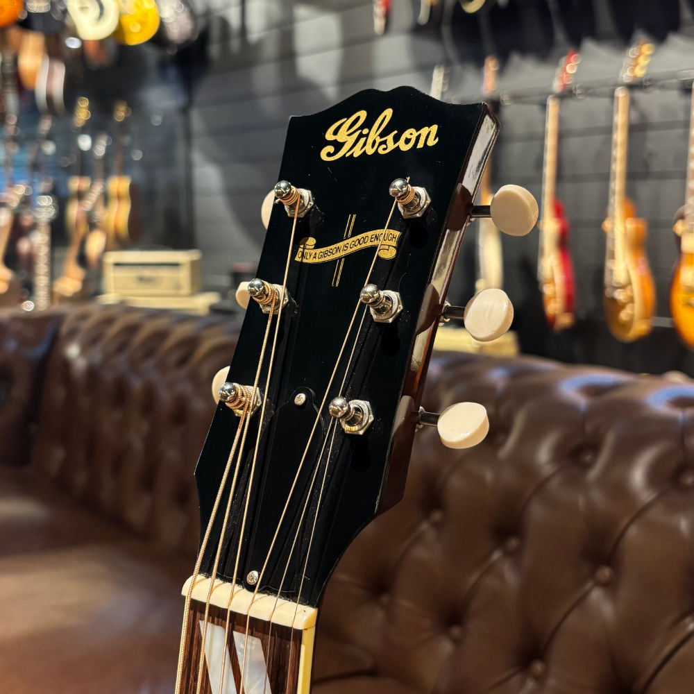 Pre-Owned Gibson Custom Shop Sheryl Crow Southern Jumbo Body View ; Pre-Owned Gibson Custom Shop Sheryl Crow Southern Jumbo Headstock Front ; Pre-Owned Gibson Custom Shop Sheryl Crow Southern Jumbo Back View ; Pre-Owned Gibson Custom Shop Sheryl Crow Southern Jumbo Headstock Back