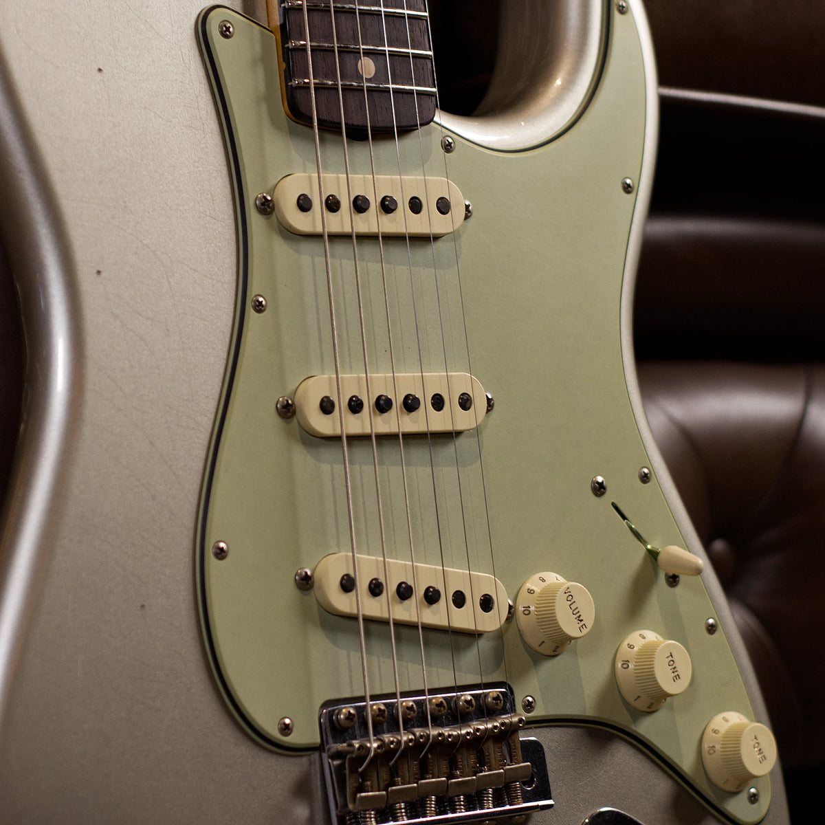 Fender Custom Shop 1960 Stratocaster Journeyman Relic (Faded Aged Inca Silver)