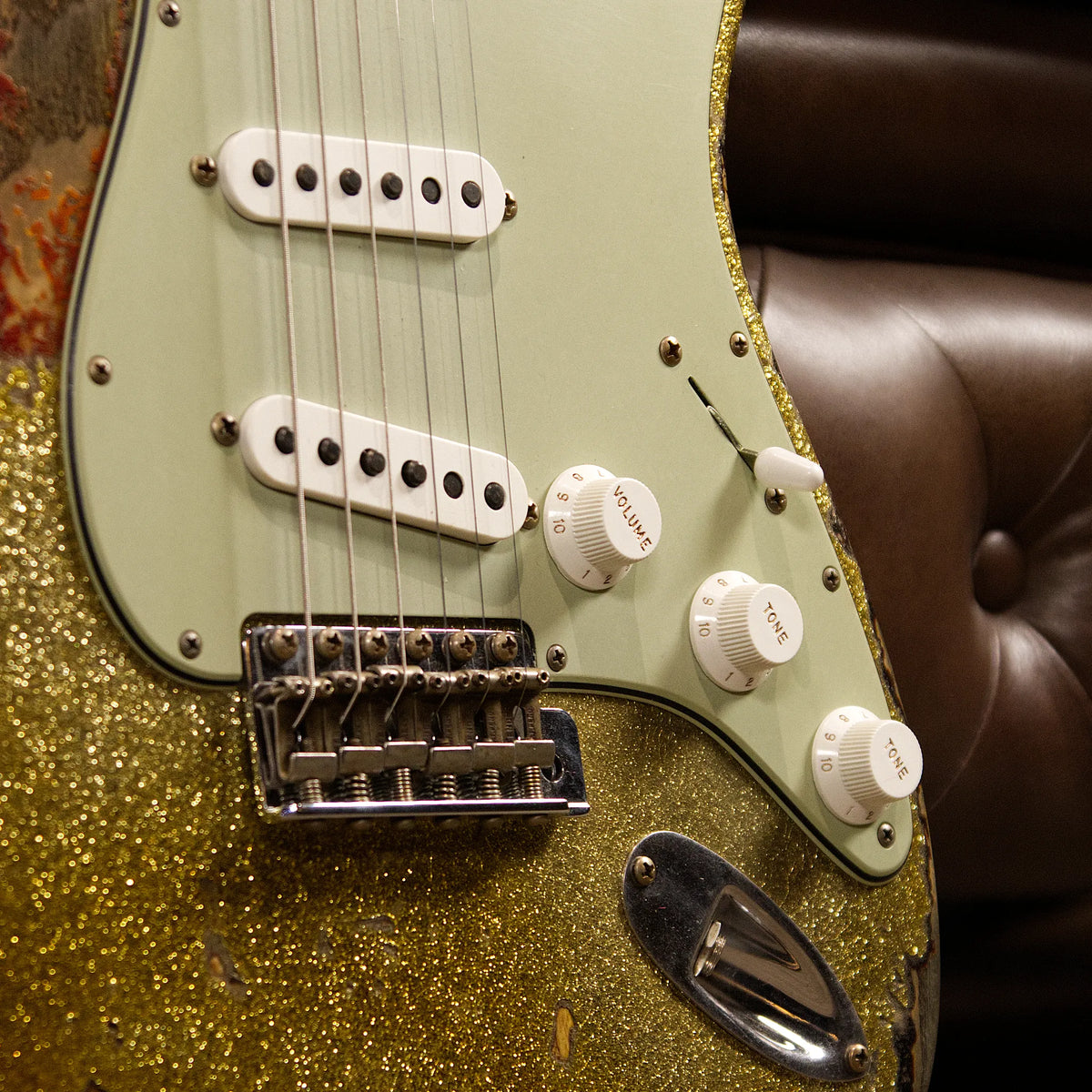 Fender Custom Shop 1961 Stratocaster Super Heavy Relic (Gold Sparkle over 3-Colour Sunburst)