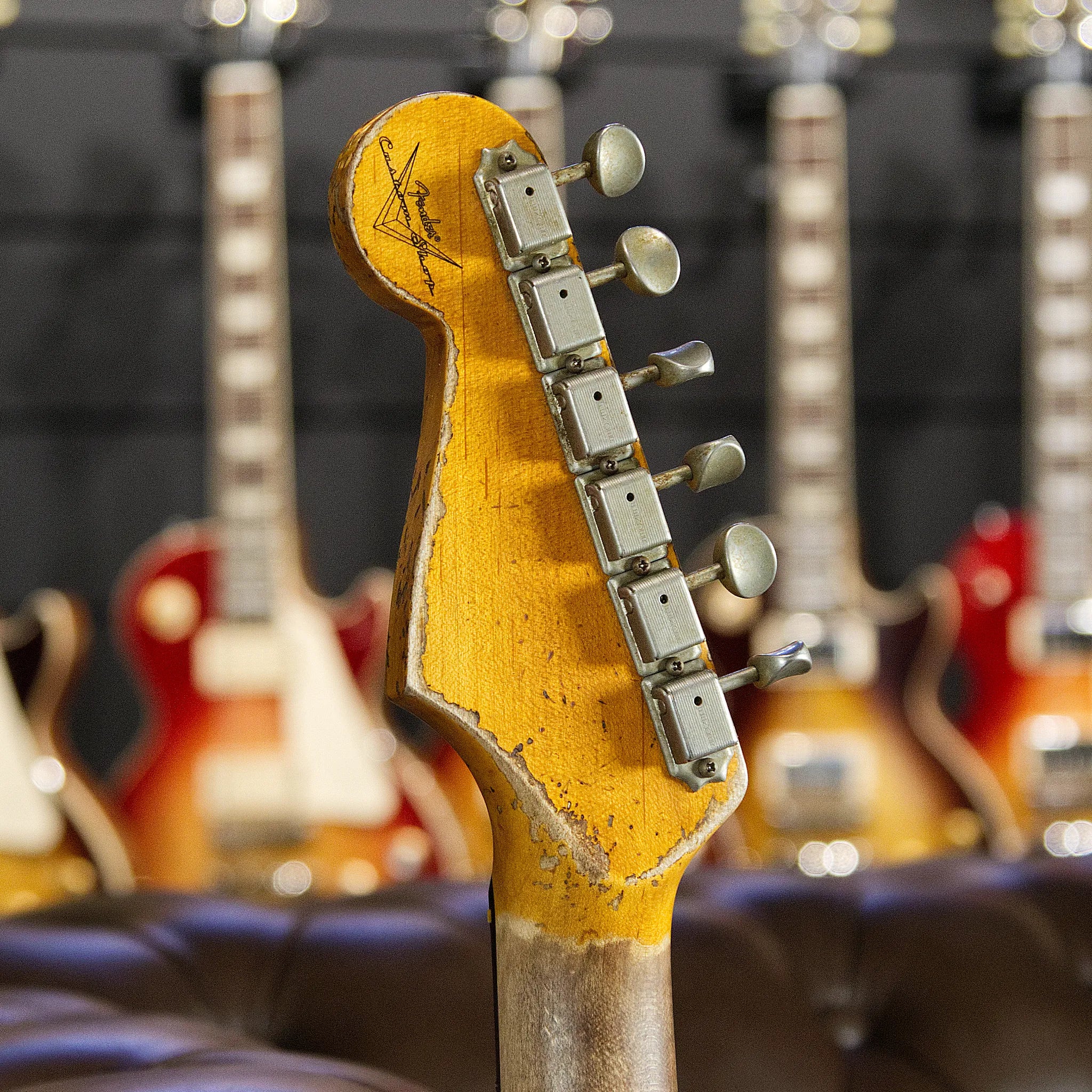 Fender Custom Shop 1961 Stratocaster Super Heavy Relic (Gold Sparkle over 3-Colour Sunburst)