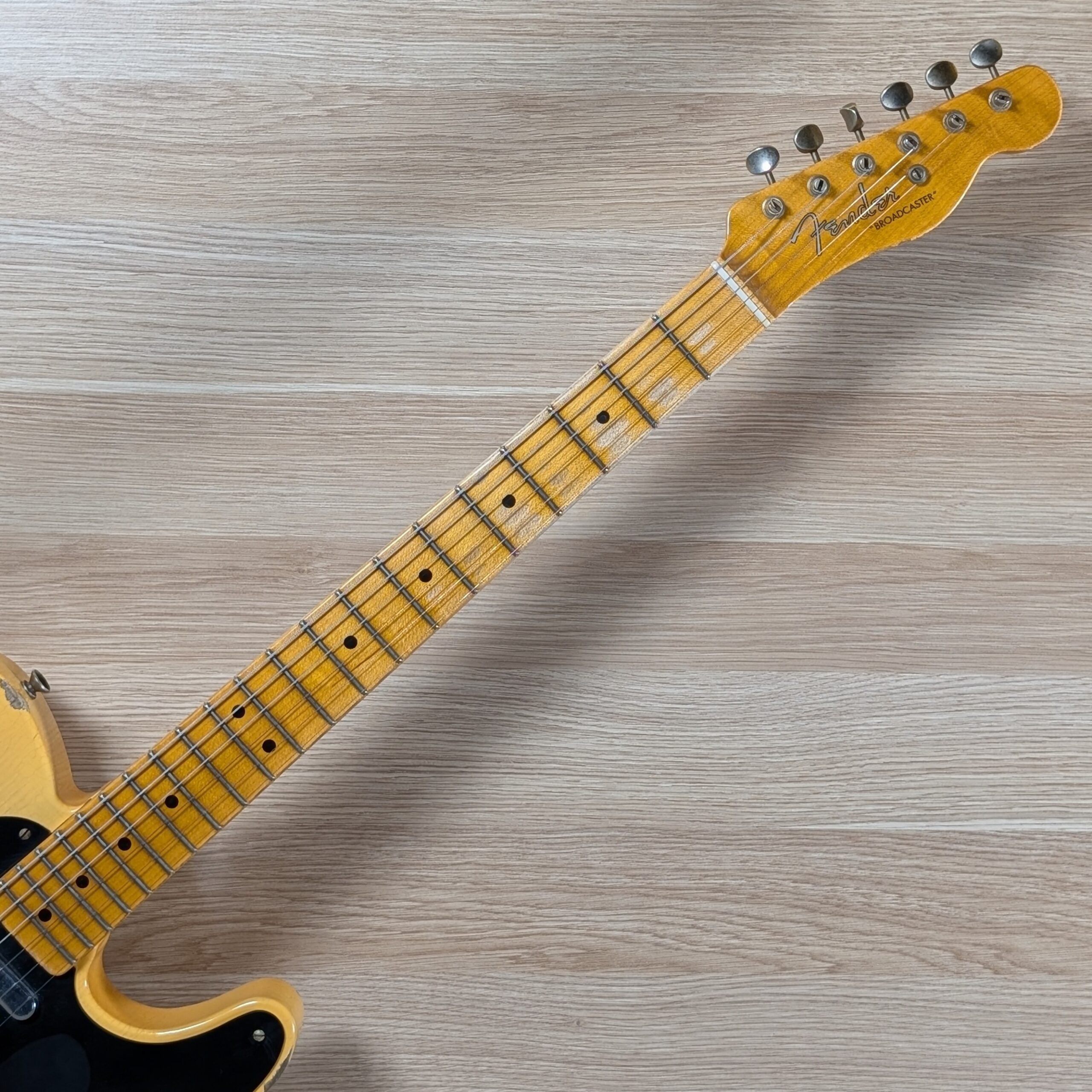 Fender Custom Shop Broadcaster ; Fender Custom Shop 70th Anniversary Limited Edition Broadcaster Relic (Aged Nocaster Blonde) ; Fender Custom Shop 70th Anniversary Limited Edition Broadcaster Relic (Aged Nocaster Blonde) ; Fender Custom Shop 70th Anniversary Limited Edition Broadcaster Relic (Aged Nocaster Blonde) ; Fender Custom Shop 70th Anniversary Limited Edition Broadcaster Relic (Aged Nocaster Blonde) ; Fender Custom Shop 70th Anniversary Limited Edition Broadcaster Relic (Aged Nocaster Blonde)