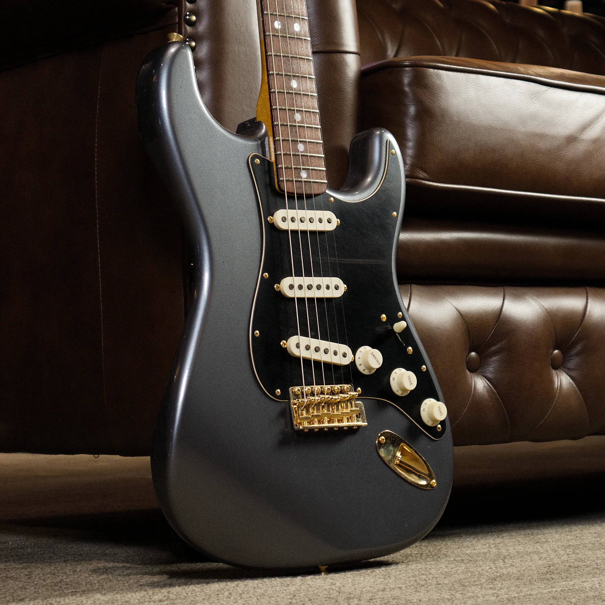 Fender Custom Shop Limited Edition 1965 Dual Mag Stratocaster Journeyman Relic (Faded Aged Charcoal Frost Metallic)