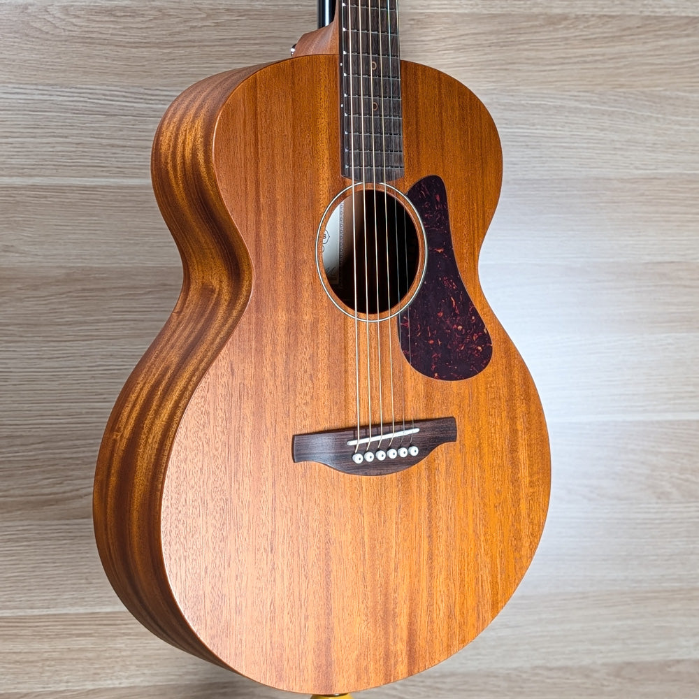 Fenech Vintage Auditorium Acoustic Guitar ; Fenech Vintage Auditorium Acoustic Guitar ; Fenech Vintage Auditorium Acoustic Guitar ; Fenech Vintage Auditorium Acoustic Guitar