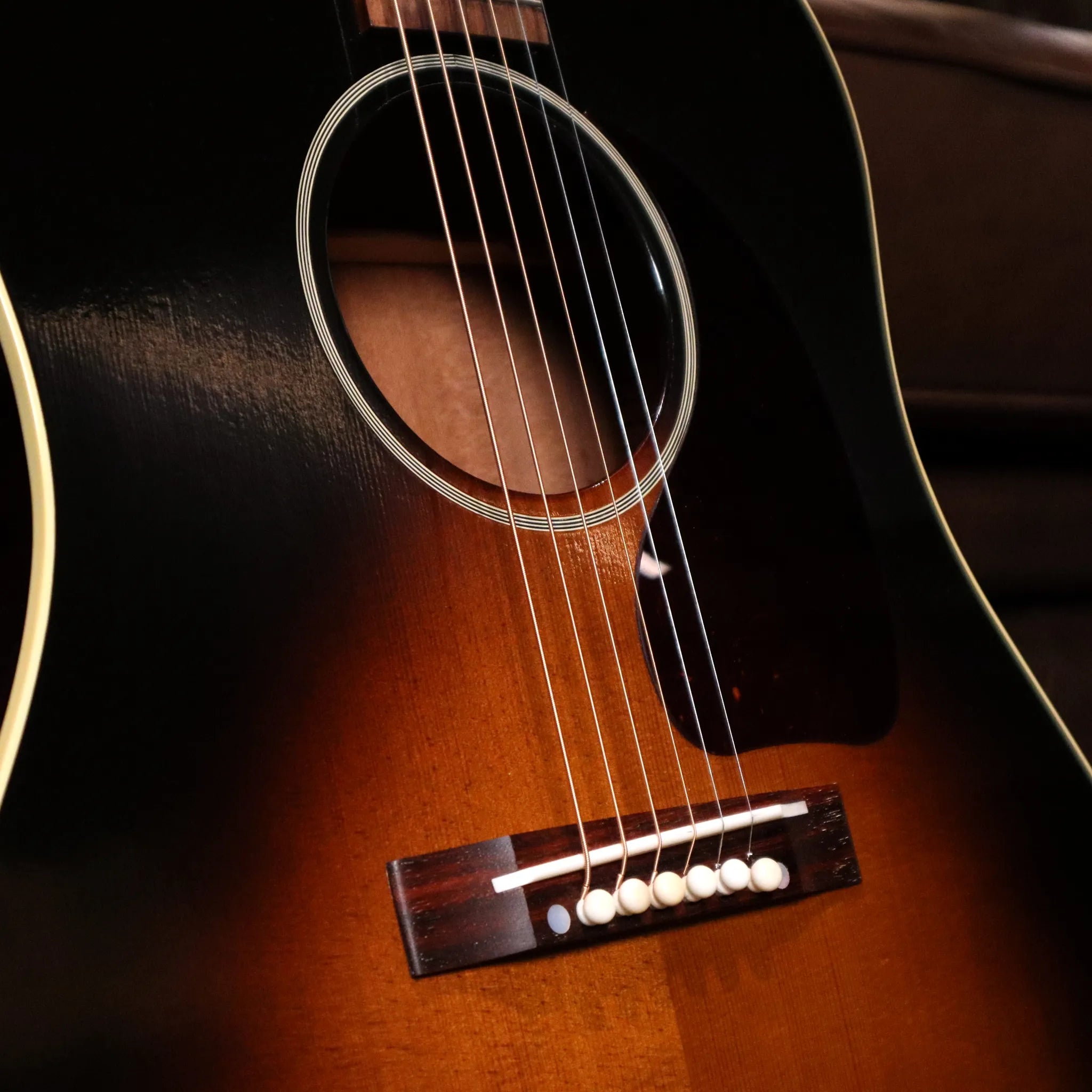 Gibson Custom Shop 1942 Banner J-45 (Vintage Sunburst) Soundhole