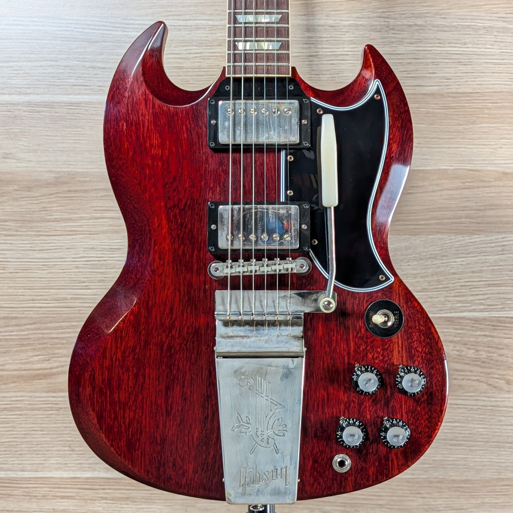 Gibson Custom Shop 1964 SG Standard Reissue Maestro Vibrola VOS (Cherry Red) ; Gibson Custom Shop 1964 SG Standard Reissue Maestro Vibrola VOS (Cherry Red) ; Gibson Custom Shop 1964 SG Standard Reissue Maestro Vibrola VOS (Cherry Red) ; Gibson Custom Shop 1964 SG Standard Reissue Maestro Vibrola VOS (Cherry Red)