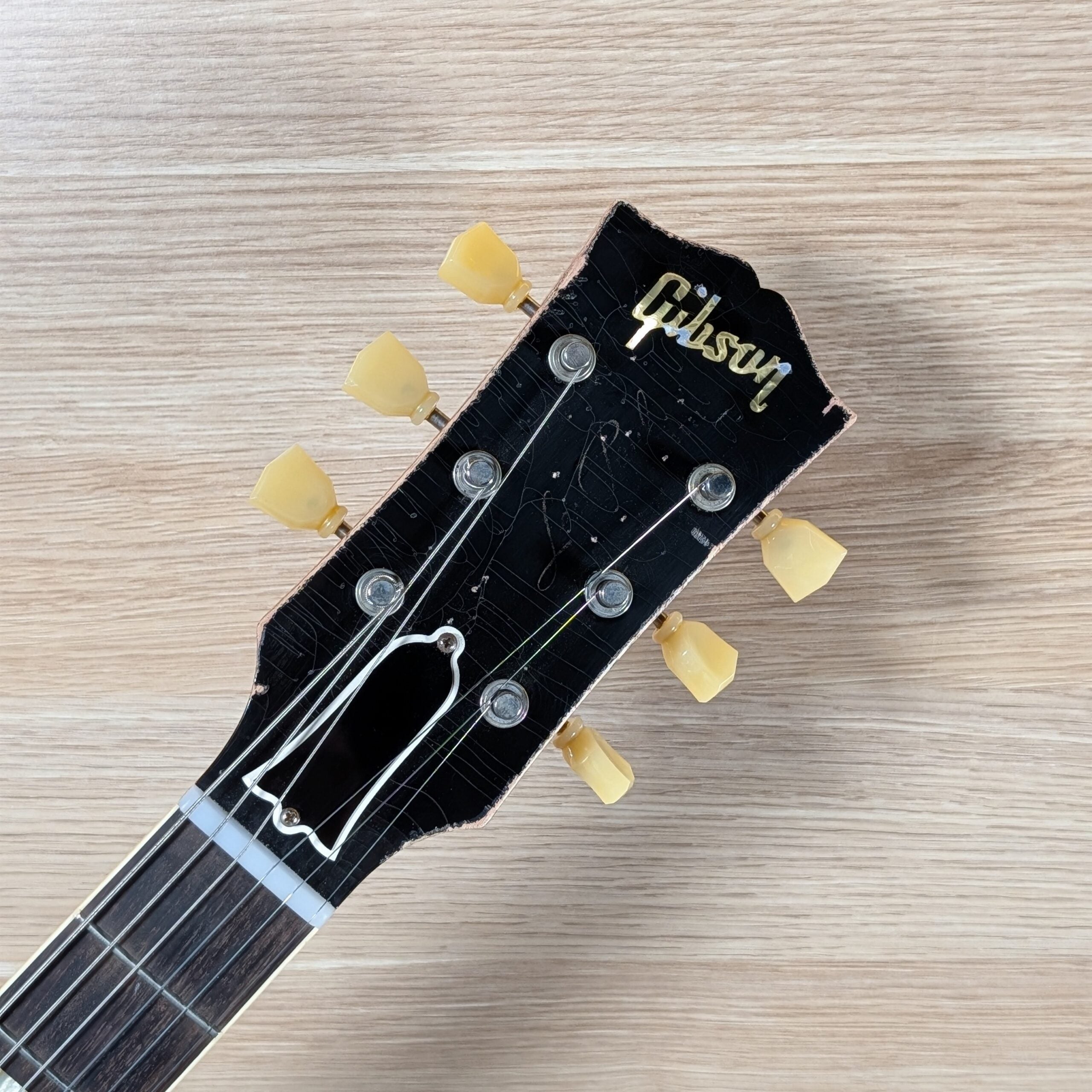 Gibson Custom Shop Murphy Lab 1957 Les Paul Ultra Heavy Aged (Goldtop) ; Gibson Custom Shop Murphy Lab 1957 Les Paul Ultra Heavy Aged (Goldtop) ; Gibson Custom Shop Murphy Lab 1957 Les Paul Ultra Heavy Aged (Goldtop) ; Gibson Custom Shop Murphy Lab 1957 Les Paul Ultra Heavy Aged (Goldtop)