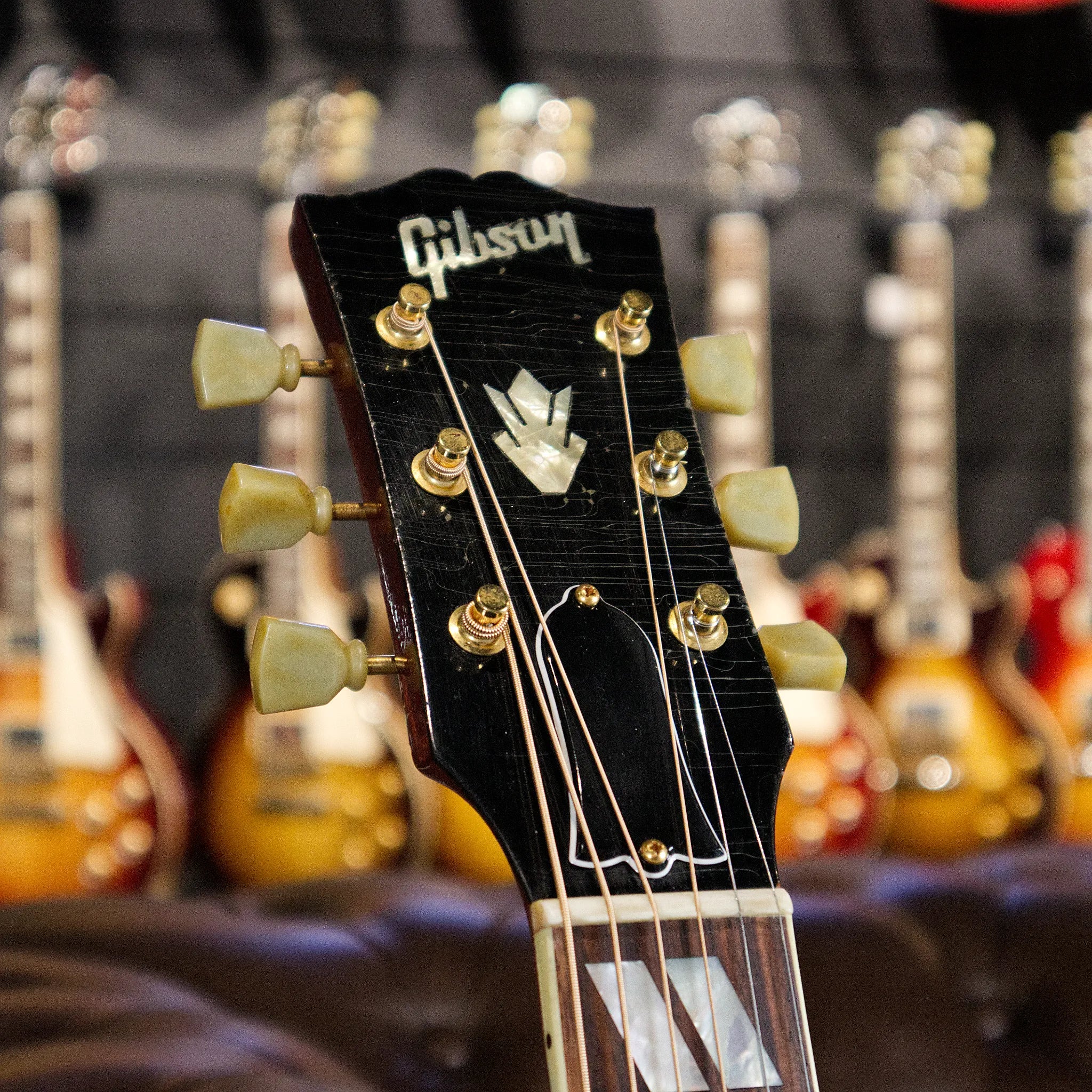 Gibson Custom Shop Murphy Lab 1960 Hummingbird Heavy Aged (Washed Cherry Sunburst)