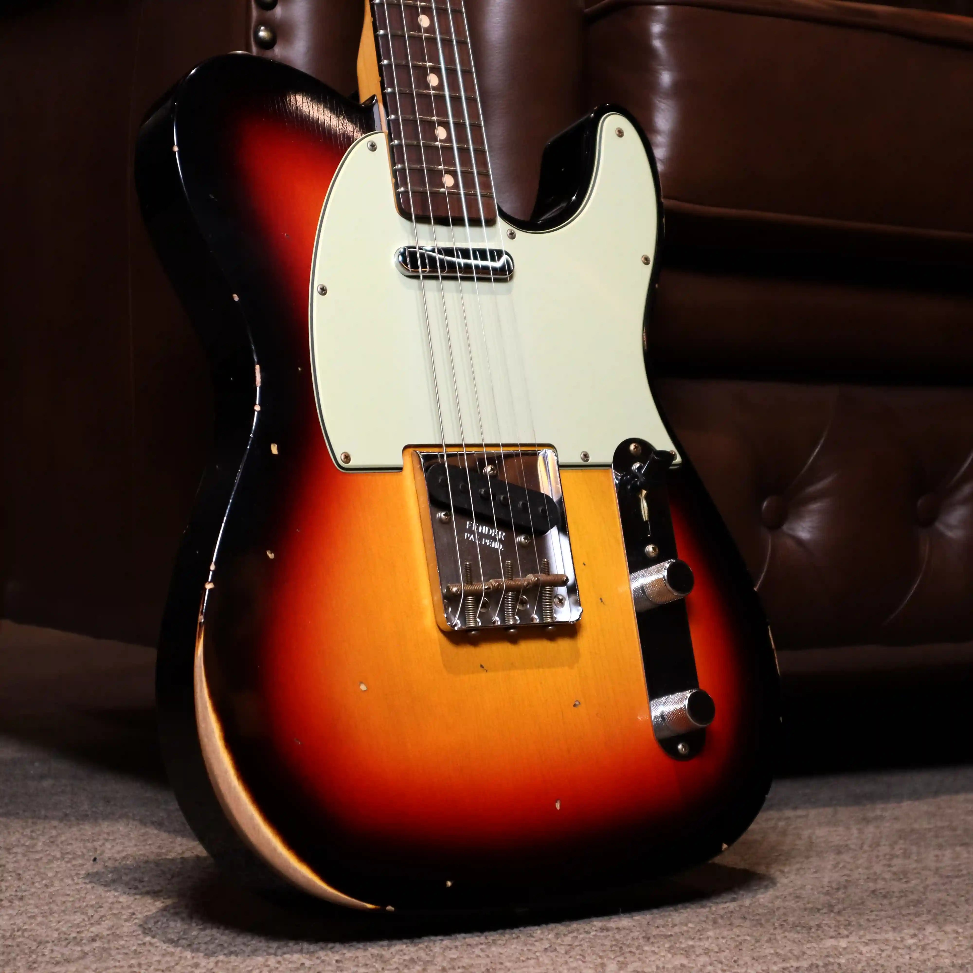 Fender Custom Shop Limited Edition 1963 Telecaster Relic (3-Colour Sunburst) Angle Profile