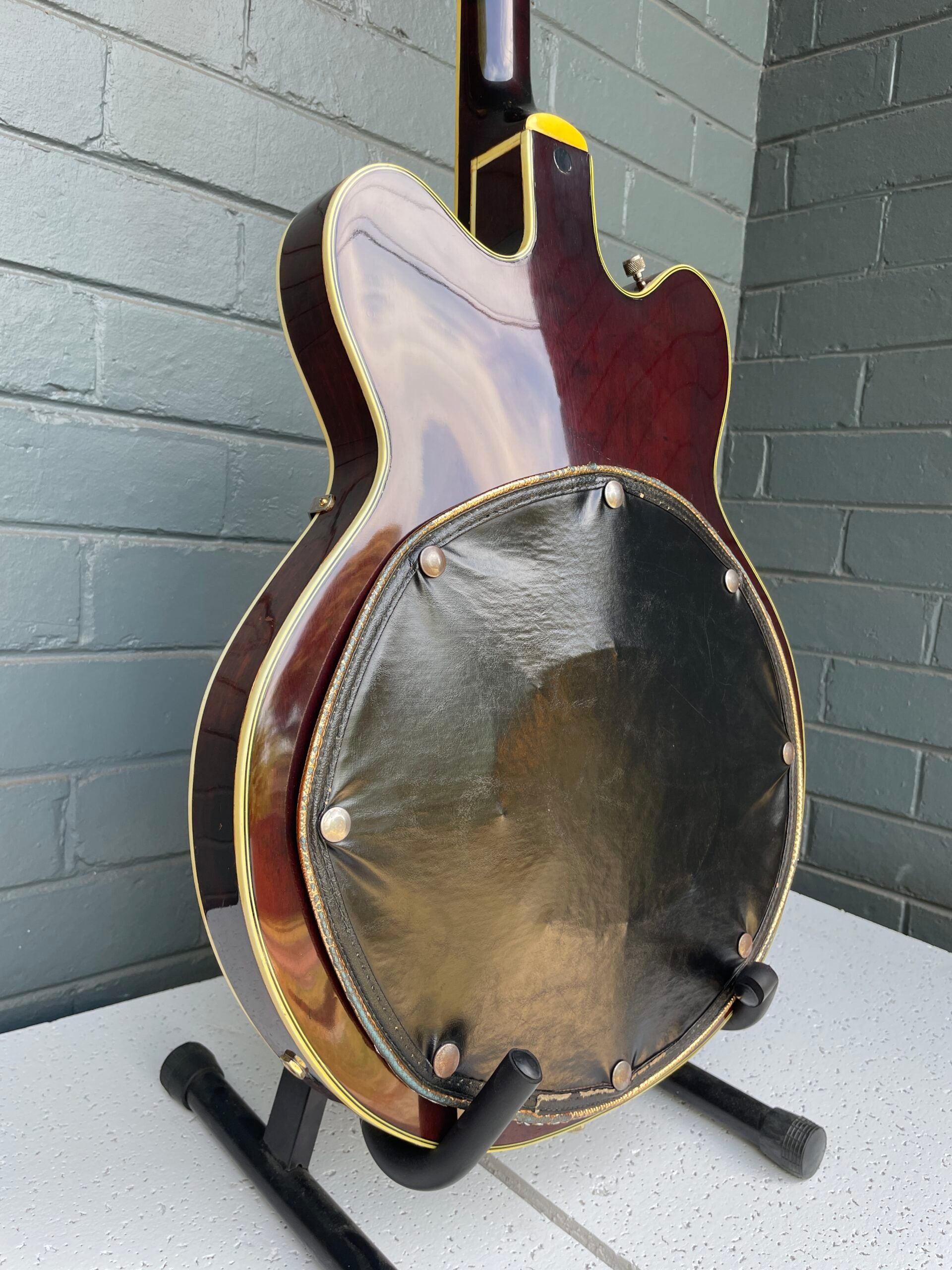 1964 Gretsch Country Gentleman ; 1964 Gretsch Country Gentleman (Pre-Owned, OHSC) ; 1964 Gretsch Country Gentleman (Pre-Owned, OHSC) ; 1964 Gretsch Country Gentleman (Pre-Owned, OHSC) ; 1964 Gretsch Country Gentleman (Pre-Owned, OHSC) ; 1964 Gretsch Country Gentleman (Pre-Owned, OHSC)