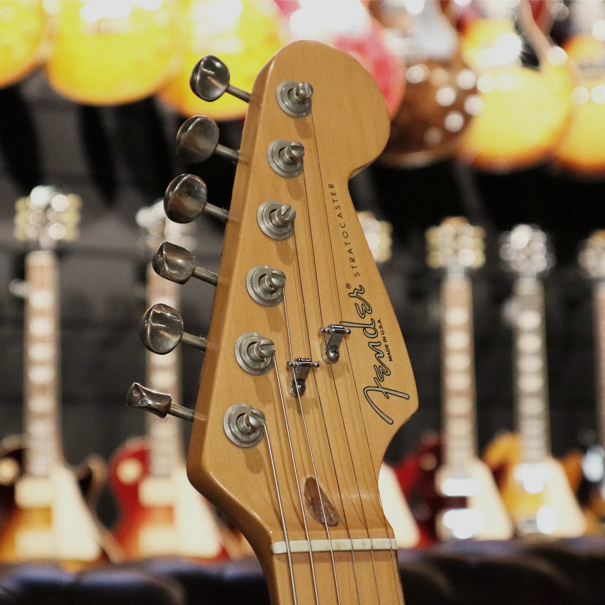 Pre-Owned 1997 Fender American Standard Maple Fingerboard (3-Colour Sunburst)