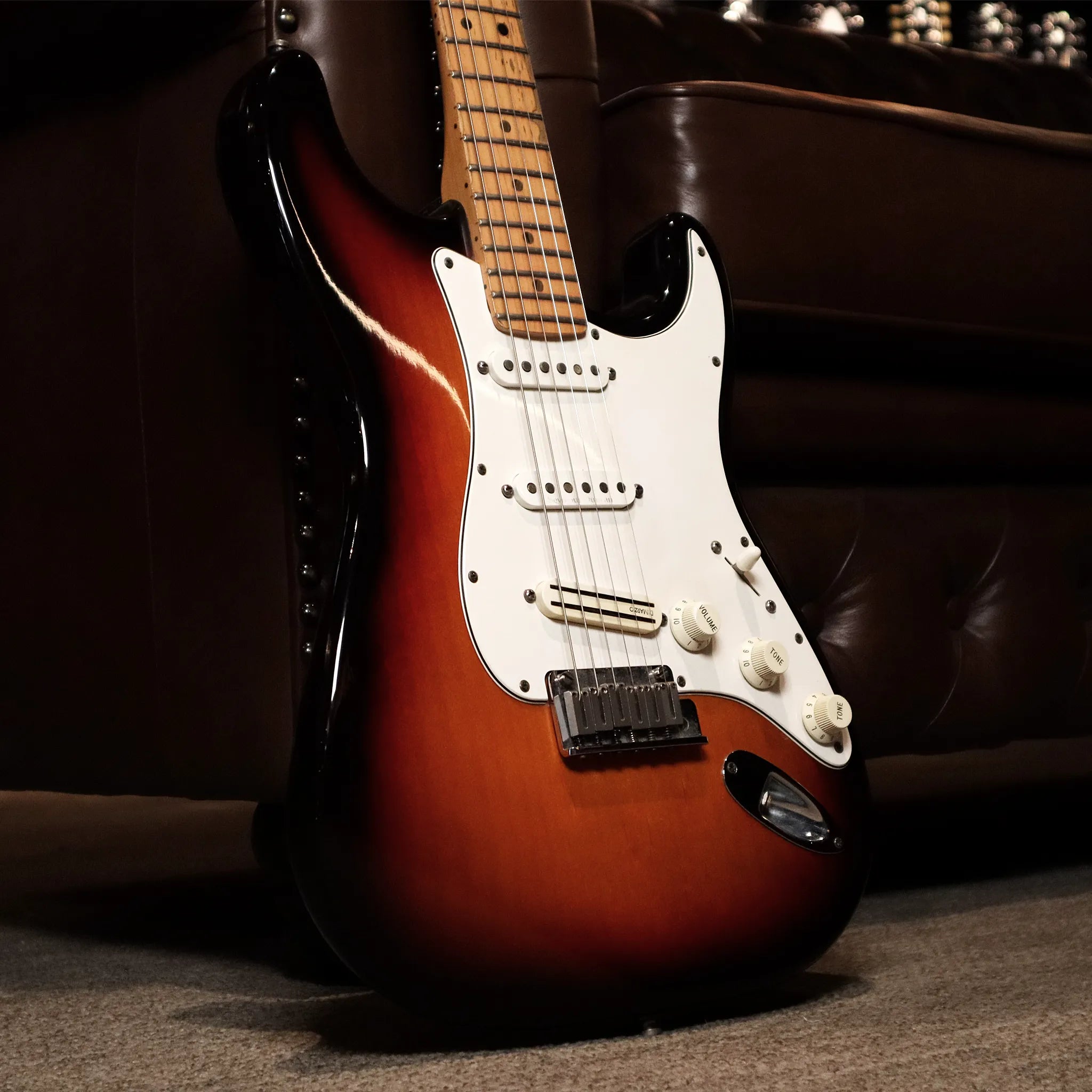 Pre-Owned 1997 Fender American Standard Maple Fingerboard (3-Colour Sunburst)