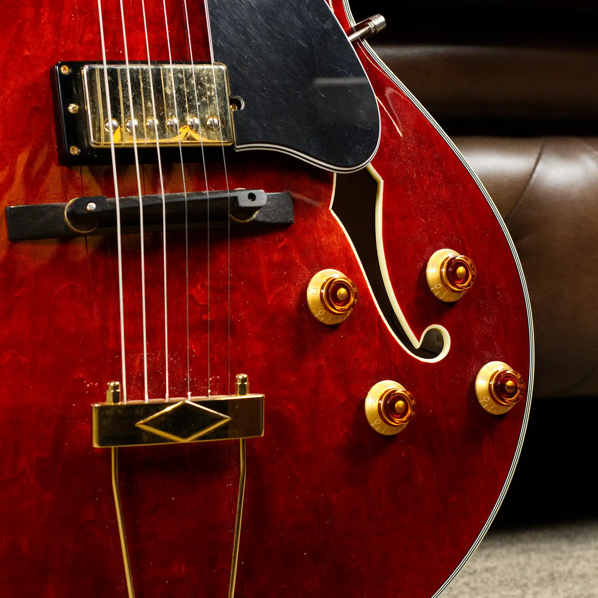 Pre-Owned Eastman AR372CE Archtop Florentine Cutaway (Classic Cherry)